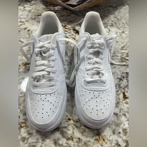 Nike court sneaker white on white. EUC
